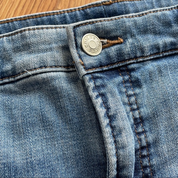 CHICO’S So slimming girlfriend slim leg crop w/ embroidered - Picture 8 of 13